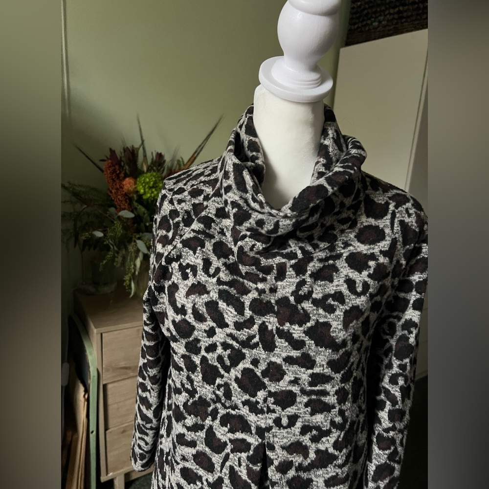 TYLER BOE Leopard Print Knit Cowl Neck Turtleneck Mini Midi Shift Sweater Dress - Picture 7 of 16